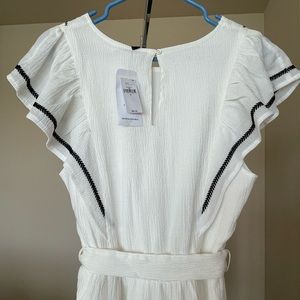 New with tags Banana Republic white flowing dress knee length. Medium size.